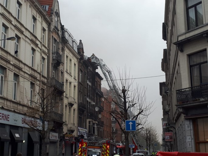 Zware brand in Anderlecht: lichaam aangetroffen in huis - vier personen, onder wie kind, vechten nog voor hun leven