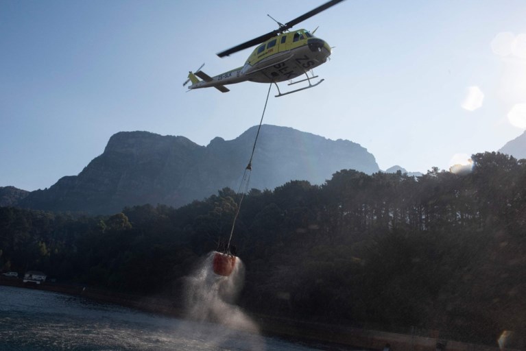 Man opgepakt die brand op Tafelberg veroorzaakte: meerdere historische gebouwen in Kaapstand verwoest