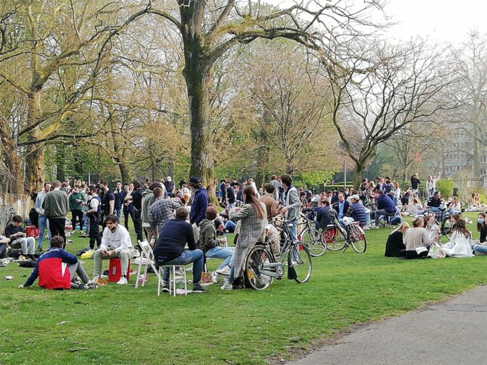 Lenteweer lokt volk en politie naar Sint-Pietersplein en Citadelpark, maar avond loopt rustig
