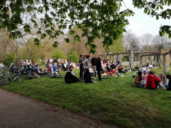 Lenteweer lokt volk en politie naar Sint-Pietersplein en Citadelpark, maar avond loopt rustig
