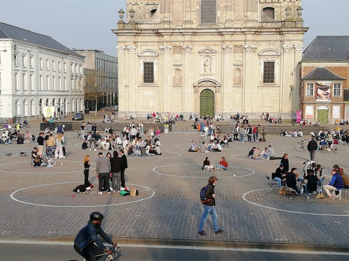 Lenteweer lokt volk en politie naar Sint-Pietersplein en Citadelpark, maar avond loopt rustig