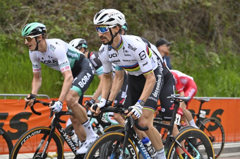 Na lang beraad is het officieel: Wout van Aert wint de Amstel Gold Race na millimetersprint met Tom Pidcock!