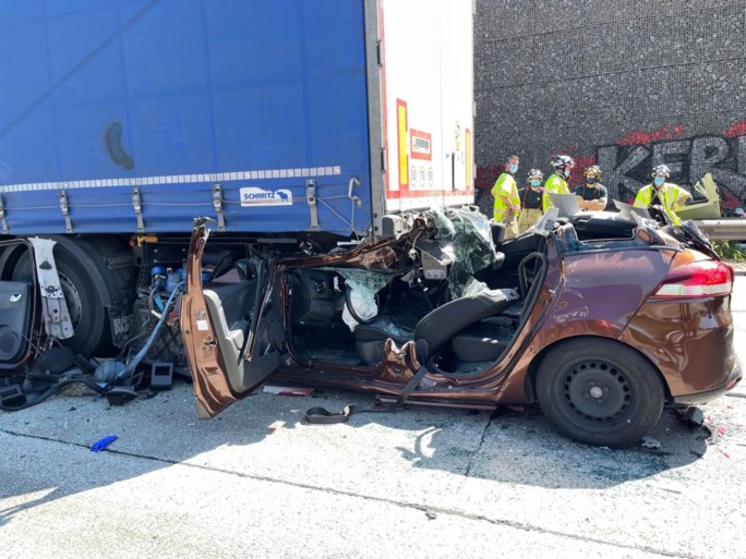 Moeder met baby geklemd tussen twee vrachtwagens bij ernstig ongeval op Antwerpse Ring