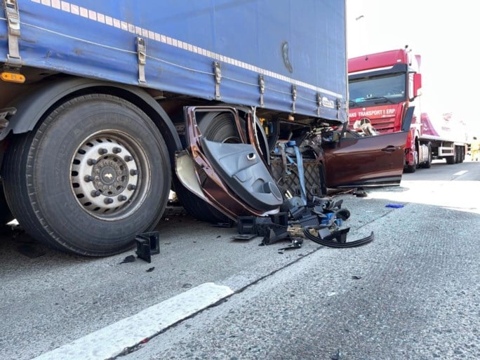 Moeder met baby geklemd tussen twee vrachtwagens bij ernstig ongeval op Antwerpse Ring