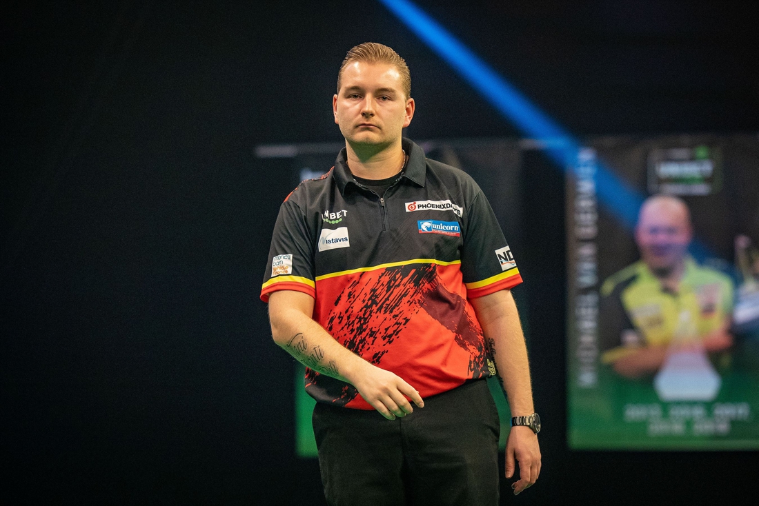 Dimitri Van den Bergh in achtste finale Players Championscha... Het