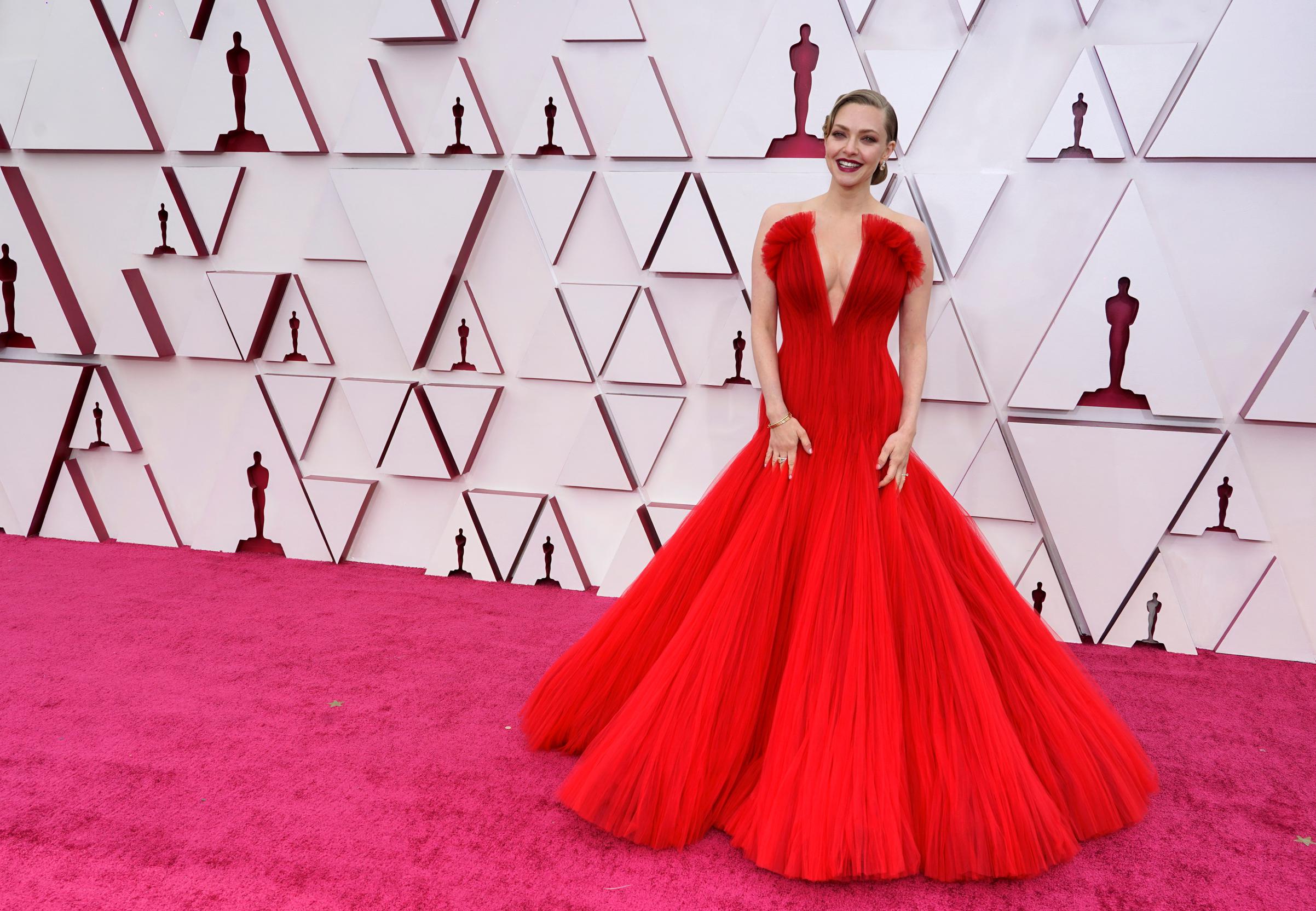 Weelderige sprookjesjurken en een streepje bloot: de mooiste jurken de rode loper van de Oscars | Het Nieuwsblad Mobile