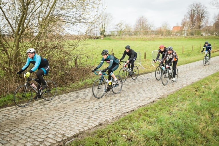 Kom op tegen Kanker daagt wielertoeristen uit om samen 4 miljoen kilometer te rijden ‘gelijk nen echte’