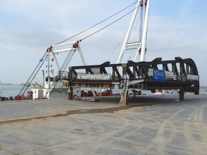 “De laatste rechte lijn is ingezet”: laatste herstelfase van Meulestedebrug start deze week