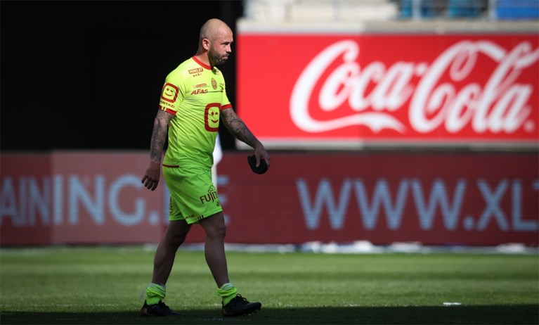 Pech voor Steven Defour: middenvelder moet geblesseerd naar de kant in afscheidstournée