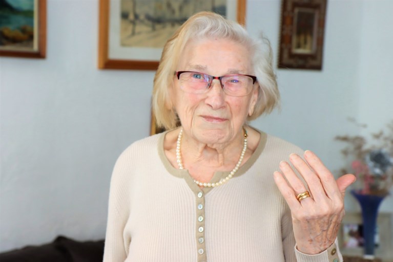 Vondst tijdens verbouwing Colruyt maakt weduwe Carola (92) dolgelukkig