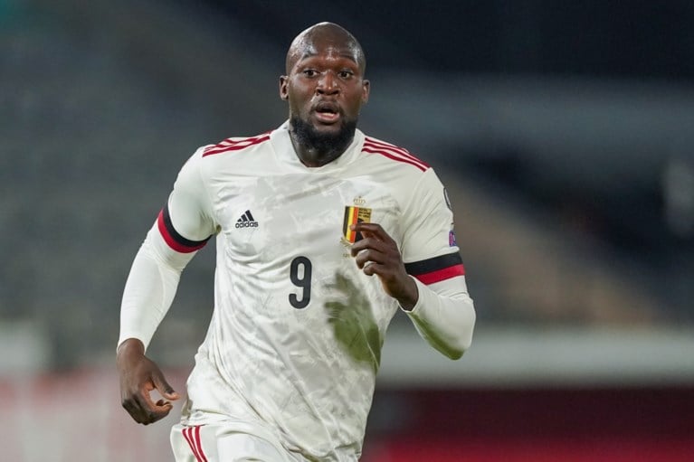 “Koning” Romelu Lukaku deelt steek uit aan Ibrahimovic en kijkt alweer vooruit na titel met Inter: “Nu ga ik voor het EK”