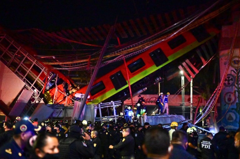 Moment waarop metrobrug in Mexico instort gefilmd: zeker 23 doden, tientallen gewonden