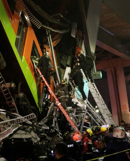 Moment waarop metrobrug in Mexico instort gefilmd: zeker 23 doden, tientallen gewonden