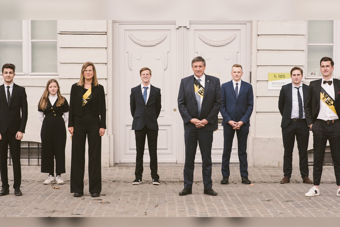 Onderzoeksjournalistiek van de bovenste plank....???? VUB onderzoekt diefstal van spandoeken van sans-papiers door Jong N-VA'ers. via @Nieuwsblad_be