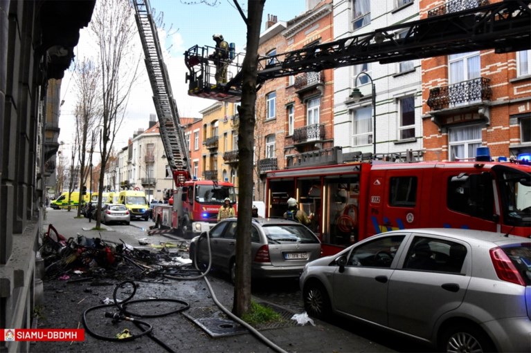 Twee kindjes van 2,5 en 4 jaar oud omgekomen bij zware woningbrand in Laken