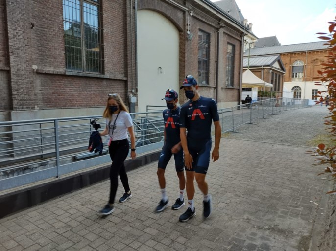 Ploegvoorstelling Giro: Remco Evenepoel maakt zijn opwachting en is vooral blij dat hij op het podium mag staan