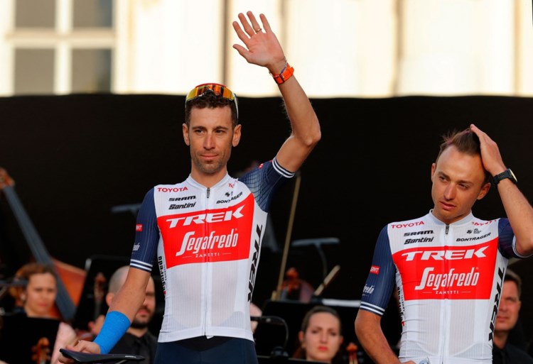 Ploegvoorstelling Giro: Remco Evenepoel maakt zijn opwachting en is vooral blij dat hij op het podium mag staan