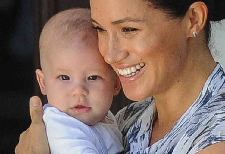 Prins Harry en Meghan Markle vragen topmannen farmabedrijven om tijdelijk patenten op te heffen