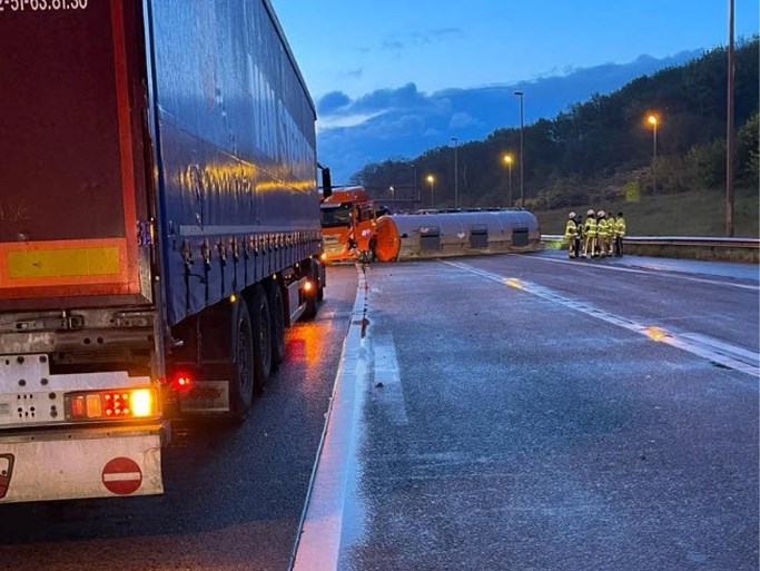 Minderjarige jongen veroorzaakt ongeval op Antwerpse Ring: urenlange verkeershinder