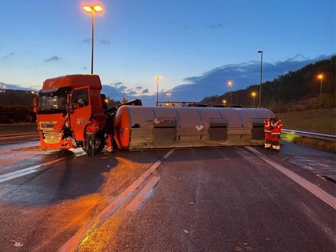 Minderjarige jongen veroorzaakt ongeval op Antwerpse Ring: urenlange verkeershinder