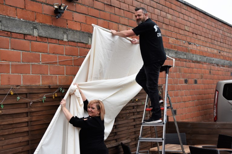 Regenweer zet een kleine domper op ochtendlijke heropening terrassen