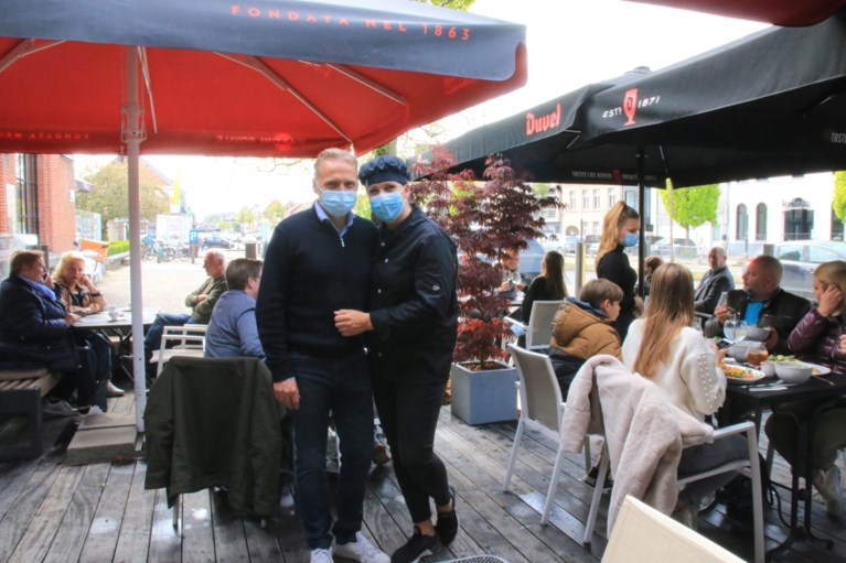 FOTO. Lochristi herleeft: hoera voor de horeca!