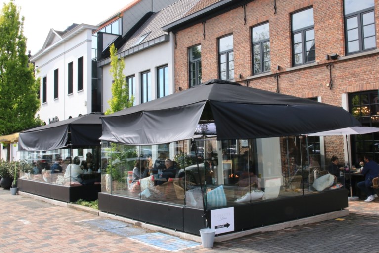 FOTO. Lochristi herleeft: hoera voor de horeca!