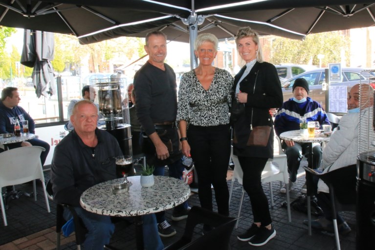 FOTO. Lochristi herleeft: hoera voor de horeca!