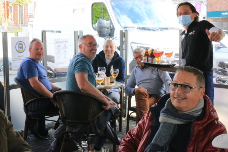 FOTO. Lochristi herleeft: hoera voor de horeca!