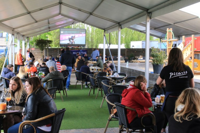 FOTO. Lochristi herleeft: hoera voor de horeca!