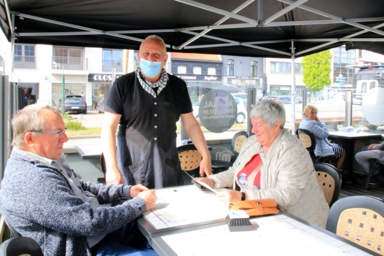 FOTO. Lochristi herleeft: hoera voor de horeca!