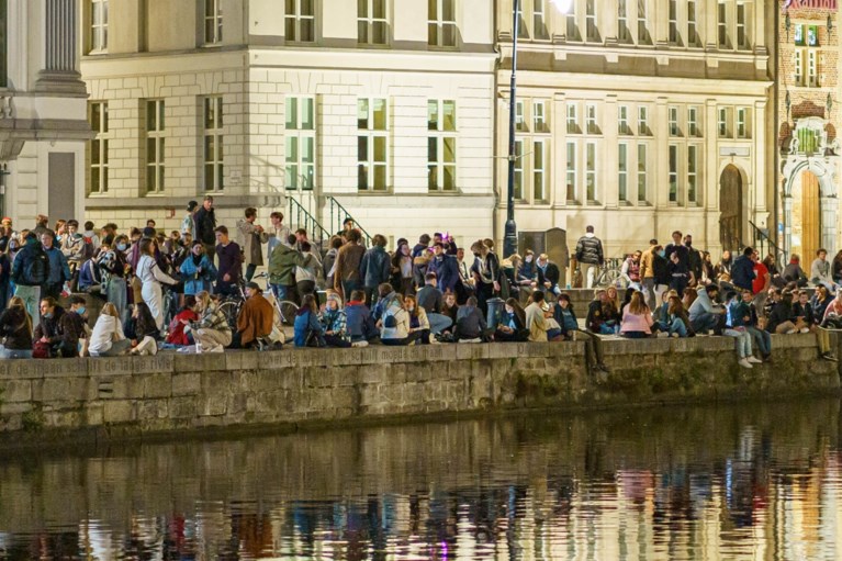 Met zijn 16.000 op het terras in Gent, maar amper boetes of incidenten