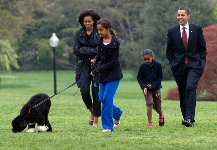 Familie-Obama rouwt om trouwe viervoeter: “Hij was exact wat we nodig hadden, en meer dan we ooit konden verwachten”