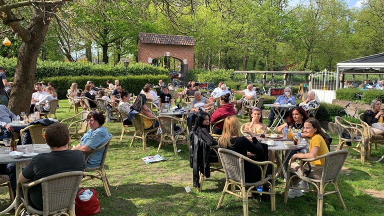 Met zijn 16.000 op het terras in Gent, maar amper boetes of incidenten