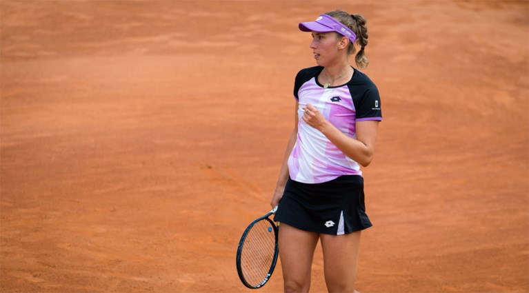 Elise Mertens gaat meteen onderuit op het gravel van Rome: <B>“Wilde het toch geprobeerd hebben”</B>
