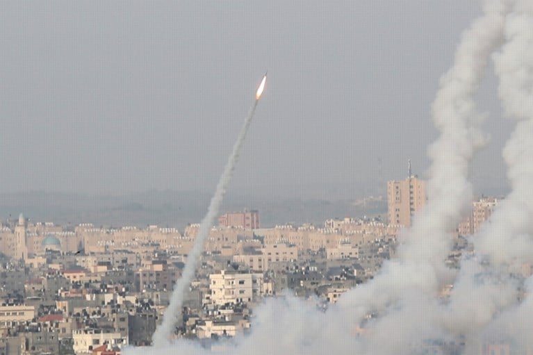Israël bombardeert Gaza na raketaanvallen, Netanyahu: “Hamas heeft rode lijn overschreden”