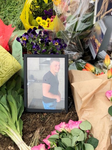 Vrienden herdenken Tibau (18) na ongeval in Lille, dronken bestuurder (21) blijft aangehouden