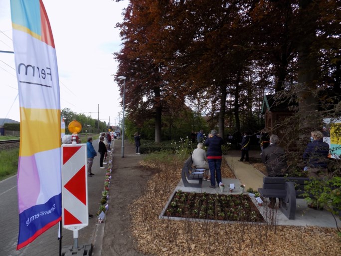 Ferm huldigt drie nieuwe troostplekken in