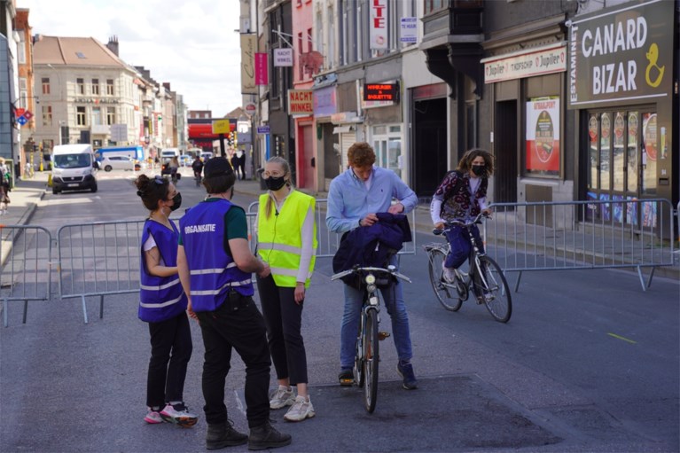 Volle Overpoort, lege krijtcirkels: Sint-Pietersplein heeft afgedaan nu de terrassen open zijn
