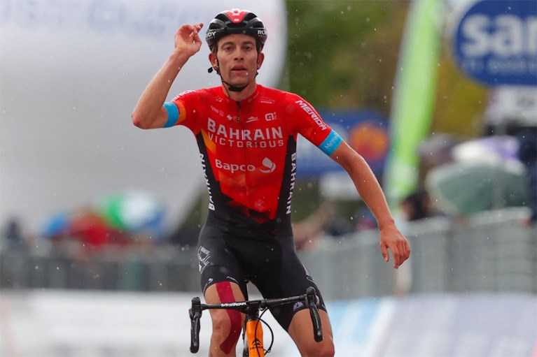 UITSLAG ETAPPE 6 GIRO. Niet Remco Evenepoel, maar Hongaar Attila Valter in het roze na etappe die Gino Mäder wint