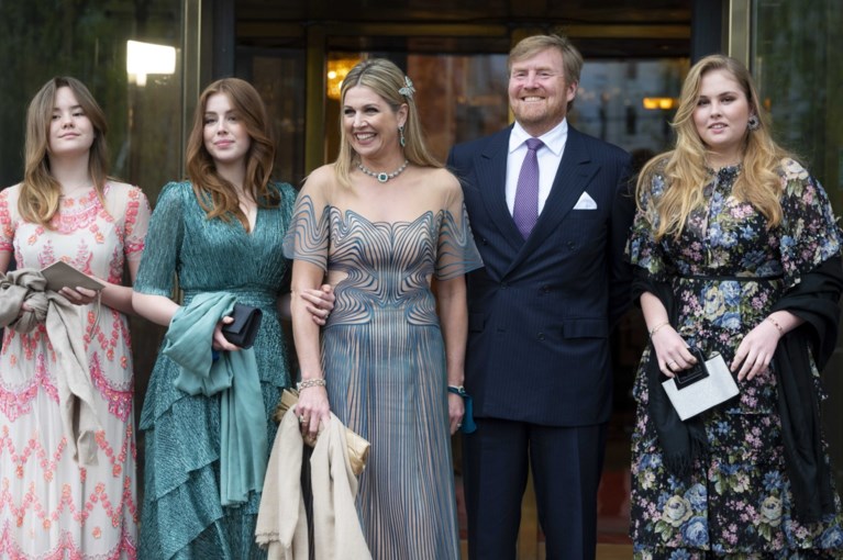Nederlandse royals halen galalooks uit de kast: “Het knoopje van de koning mag best eens los”