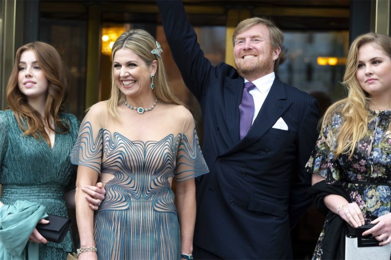Nederlandse royals halen galalooks uit de kast: “Het knoopje van de koning mag best eens los”