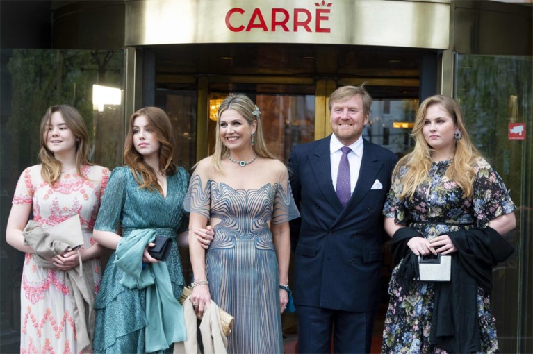 Nederlandse royals halen galalooks uit de kast: “Het knoopje van de koning mag best eens los”