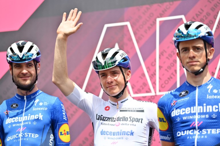 Remco Evenepoel rijdt in de witte trui: “Dat ik het roze niet heb, daar heb ik me niet druk in gemaakt”