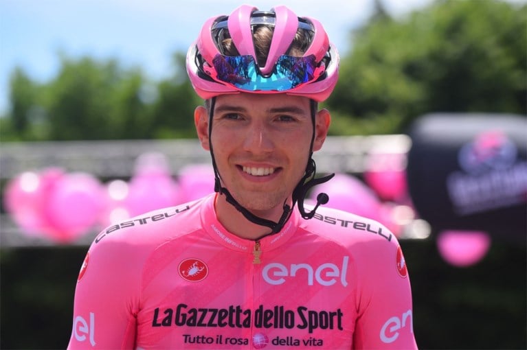 Remco Evenepoel rijdt in de witte trui: “Dat ik het roze niet heb, daar heb ik me niet druk in gemaakt”