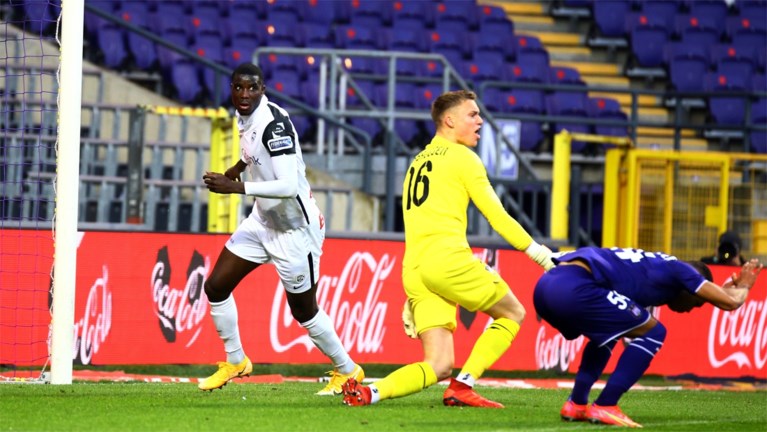 Pech voor Club Brugge: invaller Cyriel Dessers bezorgt Genk in het slot de zege bij Anderlecht