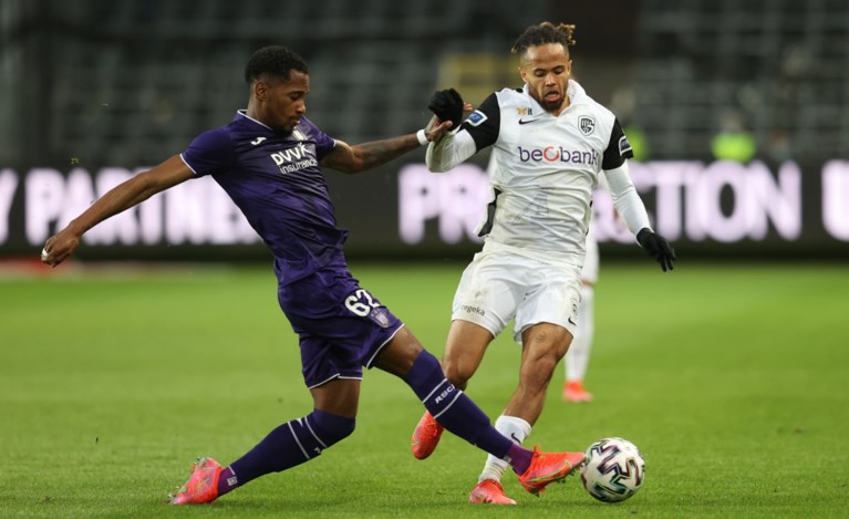 Pech voor Club Brugge: invaller Cyriel Dessers bezorgt Genk in het slot de zege bij Anderlecht