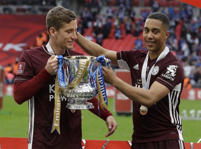 Youri Tielemans is met weergaloos doelpunt grote held bij Leicester: “Ik kreeg een berichtje dat zei dat ik in de bovenhoek moest mikken”