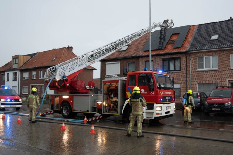 Lokaal onweer zorgt voor veel wateroverlast en bliksemschade: “Vlammen kwamen uit de koelkast”