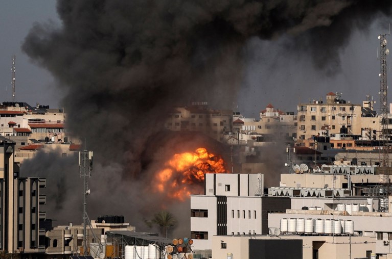 Israël beantwoordt “zware regen van raketten” vanuit Gazastrook met dodelijkste aanval sinds gevechten opnieuw zijn losgebarsten